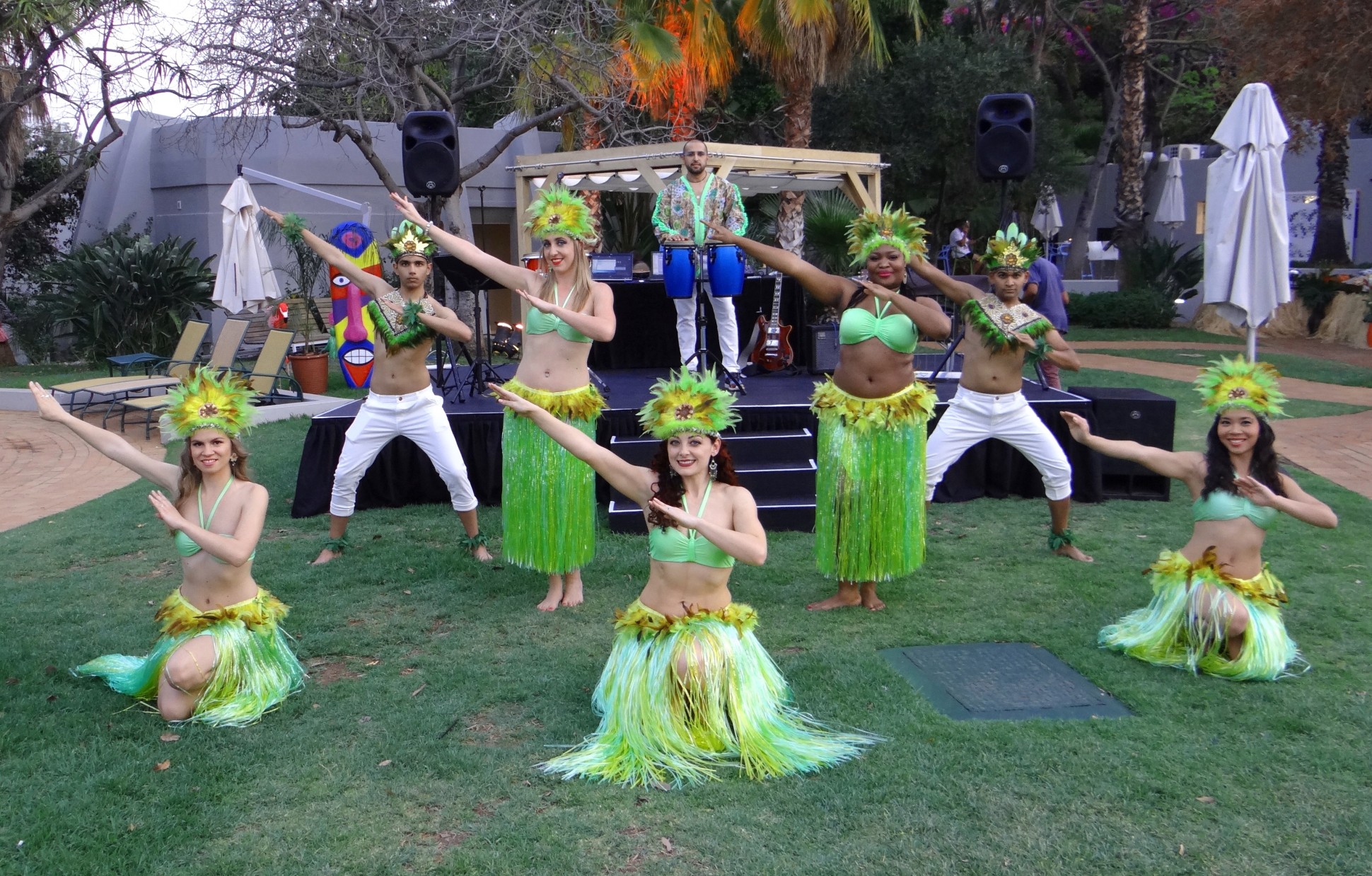 hula-dancers-1
